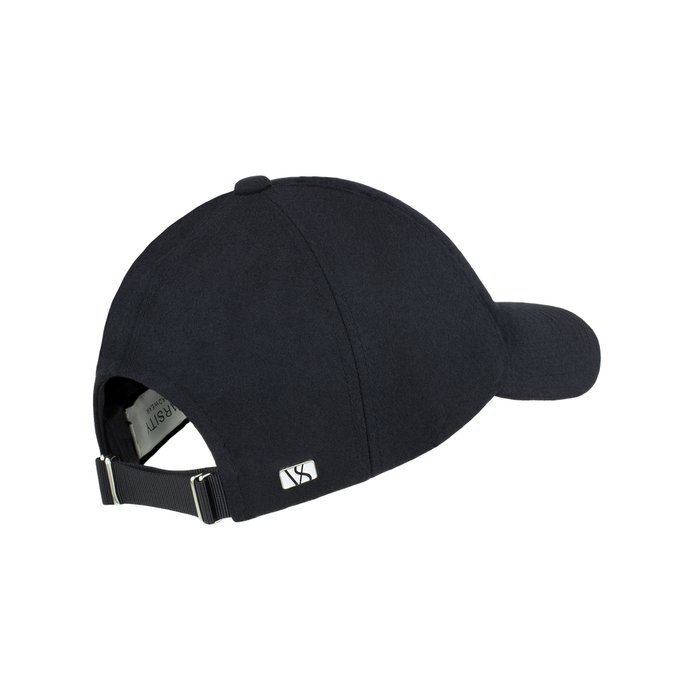 Legacy Structured Wool Jade Black caps fra Varsity, bakside med justerbar stropp
