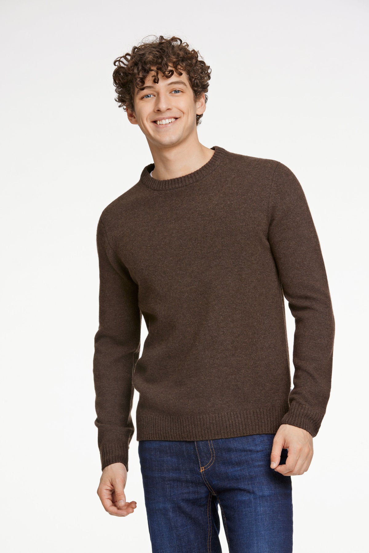Lambswool O-Neck Knit Dark Brown Melange - modellbilde forside