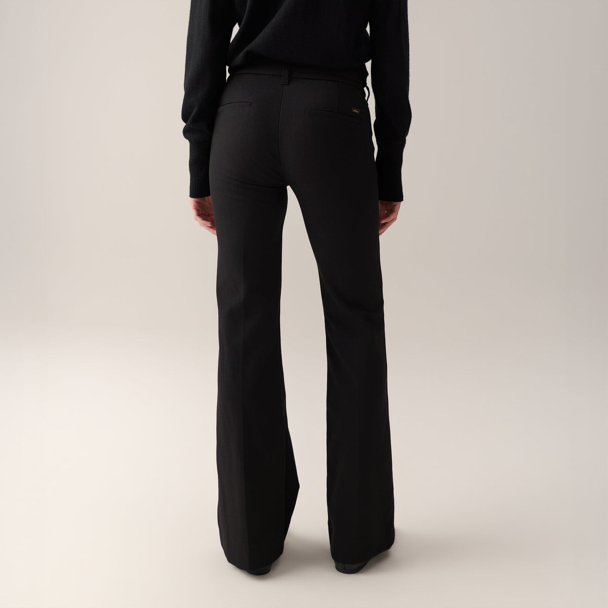 Silvia Suple- Black