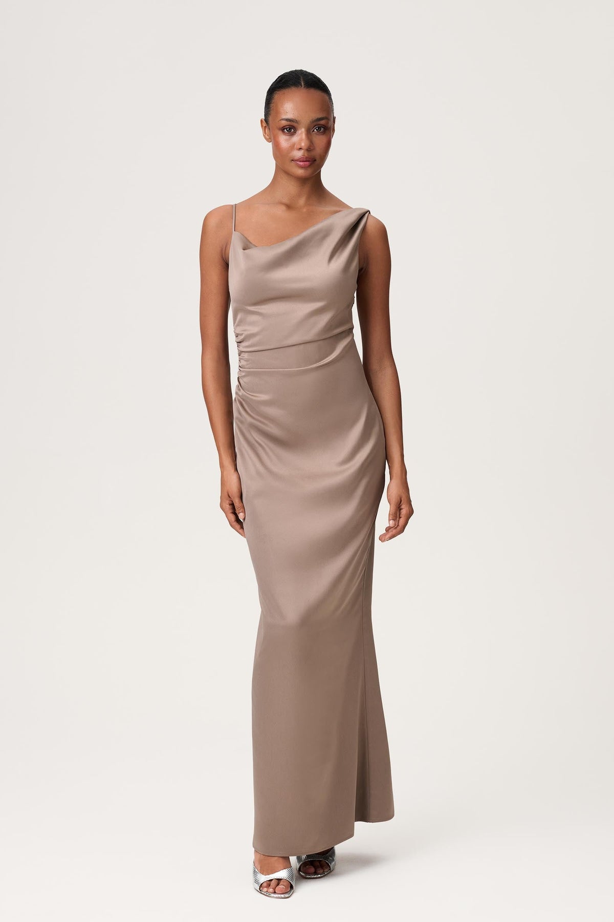 Adoore Almeria Dress Taupe - modellbilde