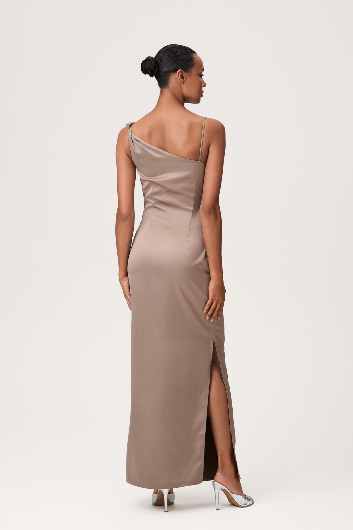 Adoore Almeria Dress Taupe - modellbilde