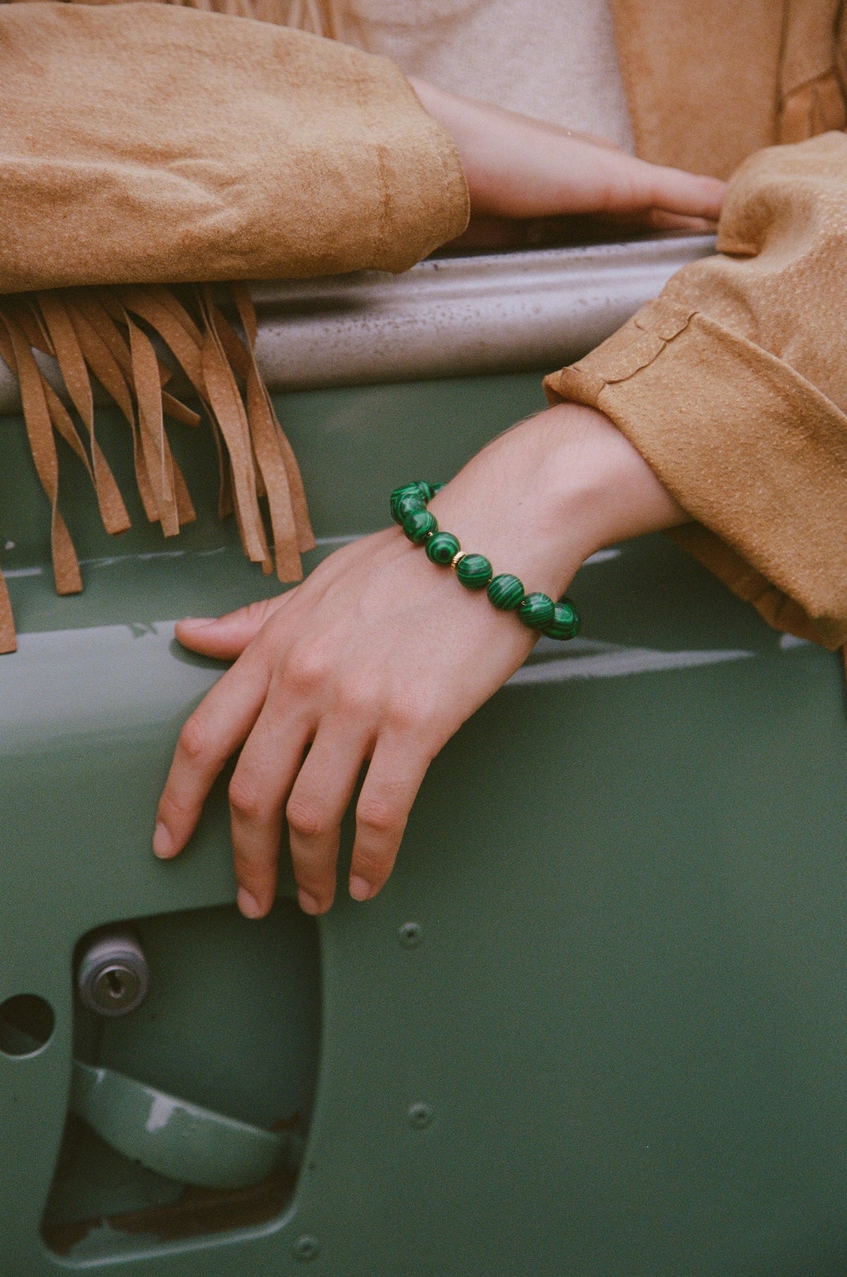 Malachite Dreams Bracelet - Holly Green, modellbilde