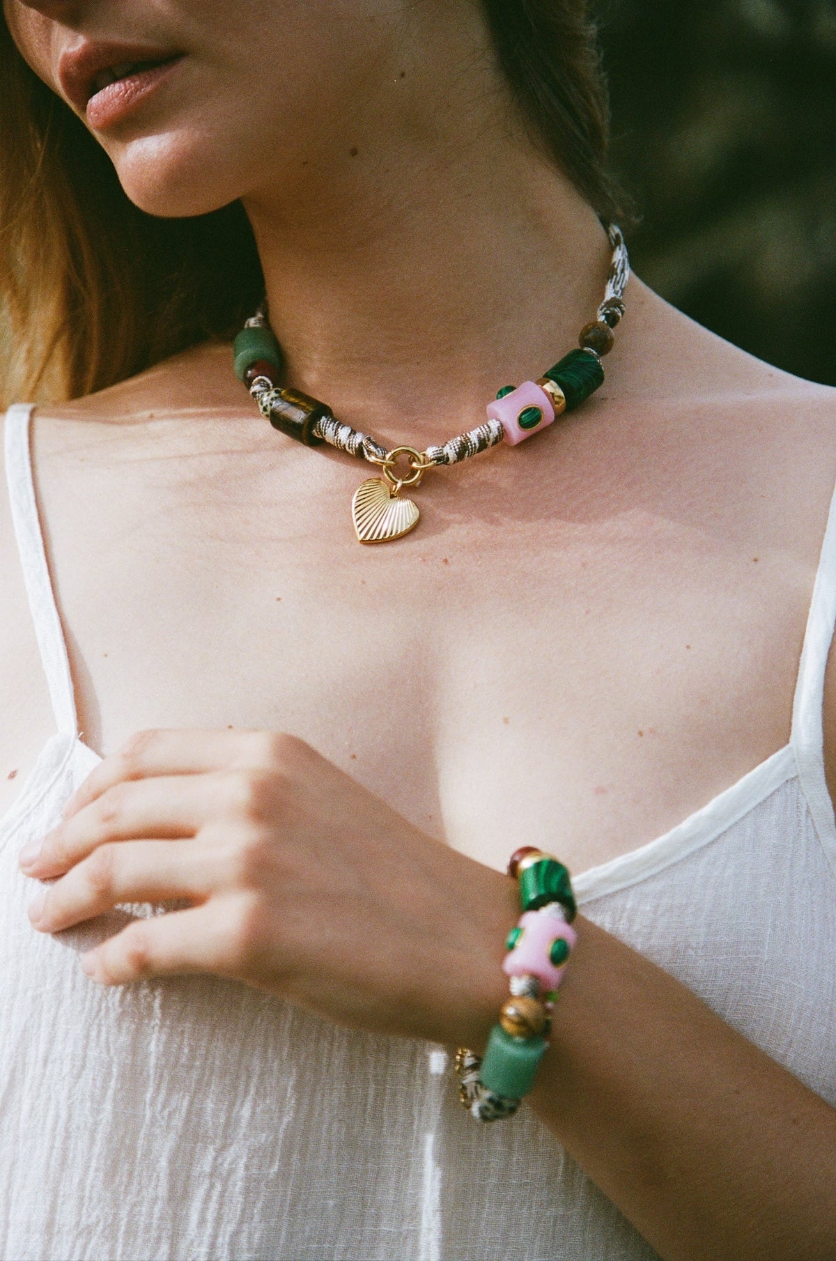 Heartland Necklace - Toasted Almond, modellbilde