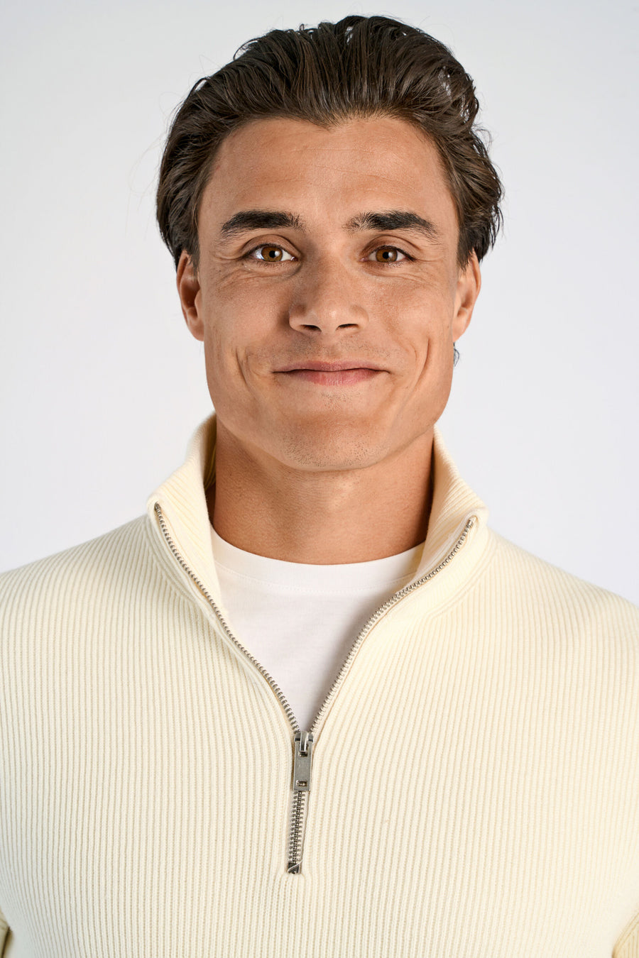 Half Zip Rib Knit Pearl White - modellbilde nærbilde