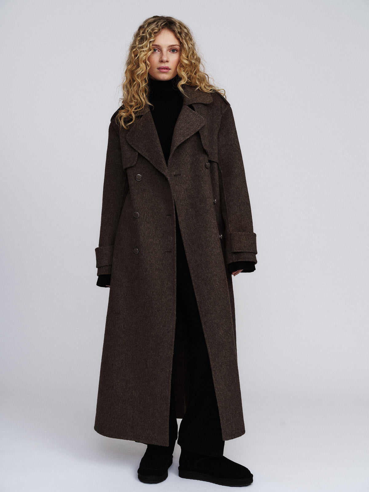 Yua Coat Dark Brown - modellbilde