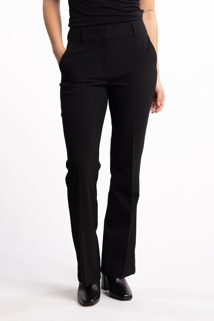 ClaraFV Regular - Black