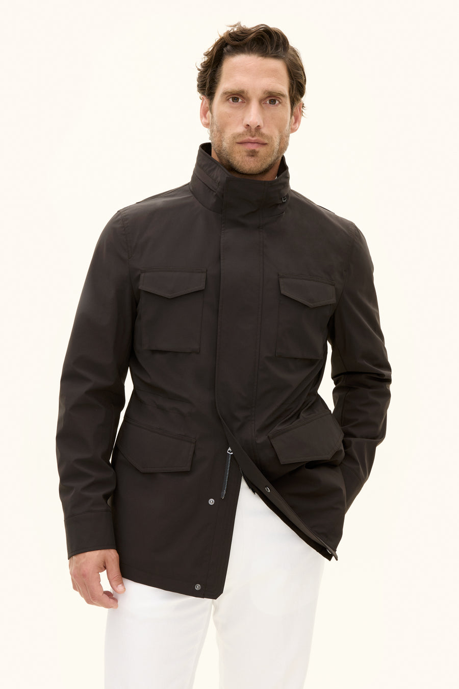 M-65 Nylon Shell Field Jacket Terra Brown - modellbilde