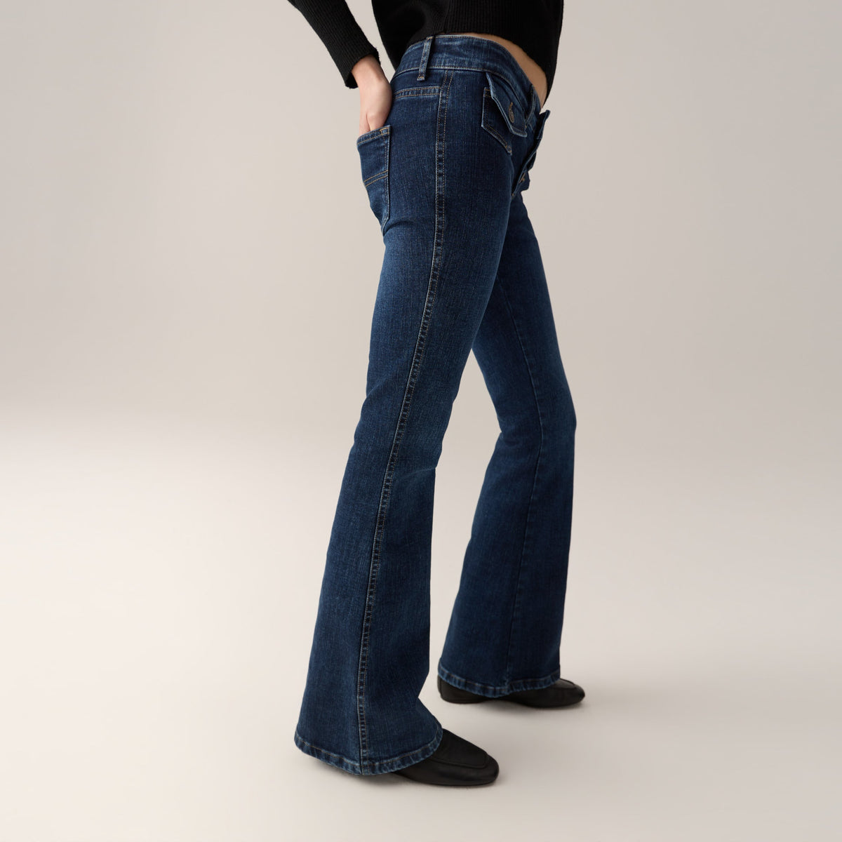 Yoko 22 - Deeply brushed, Lois jeans, modellbilde 2
