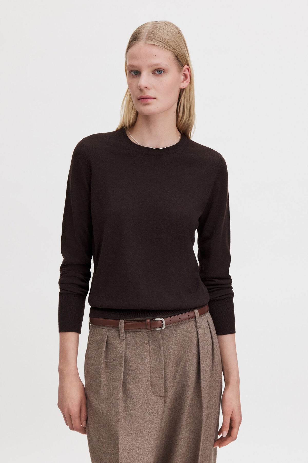 Merino R-Neck Sweater Dark Chocolate