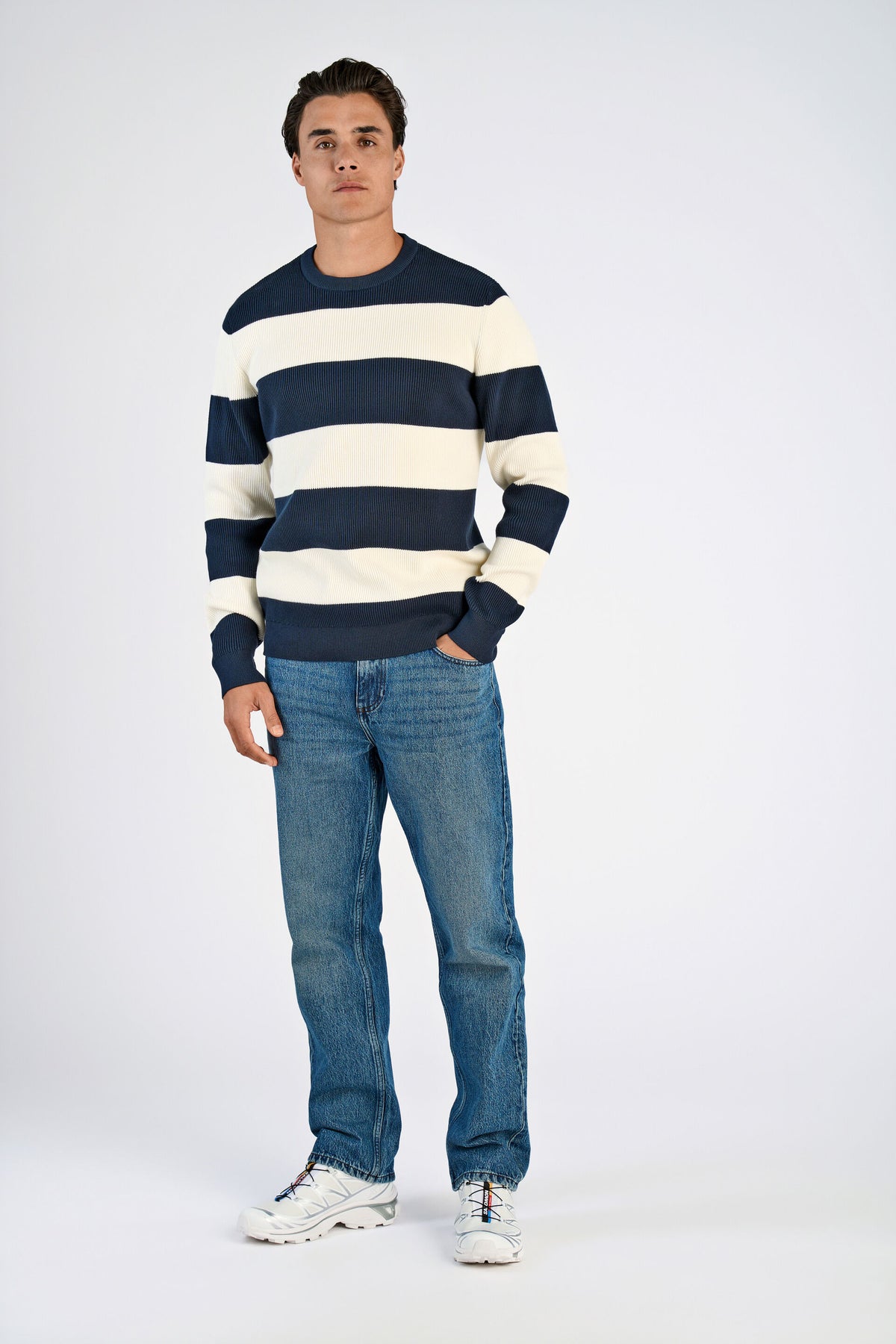 Rib Knitted Block Stripe Navy - modellbilde