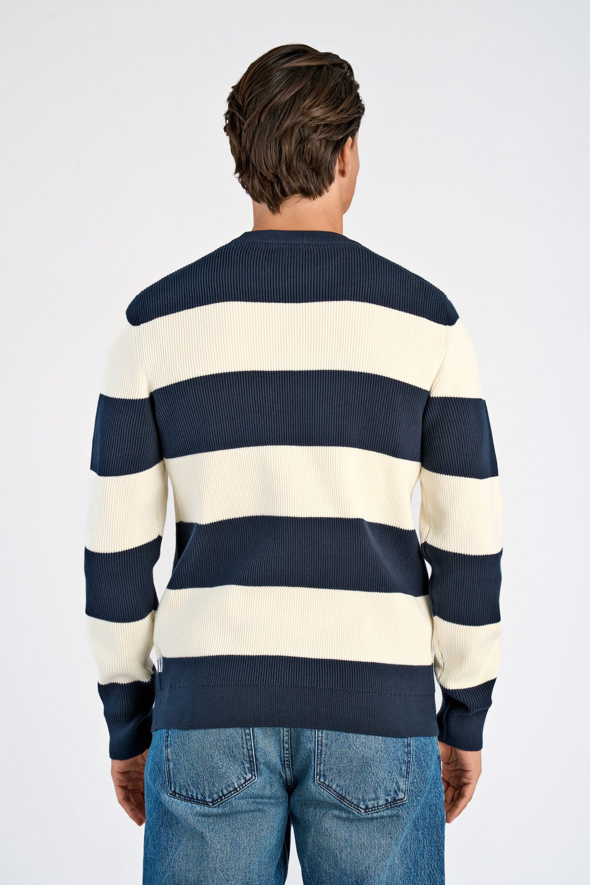 Rib Knitted Block Stripe Navy - modellbilde bakfra