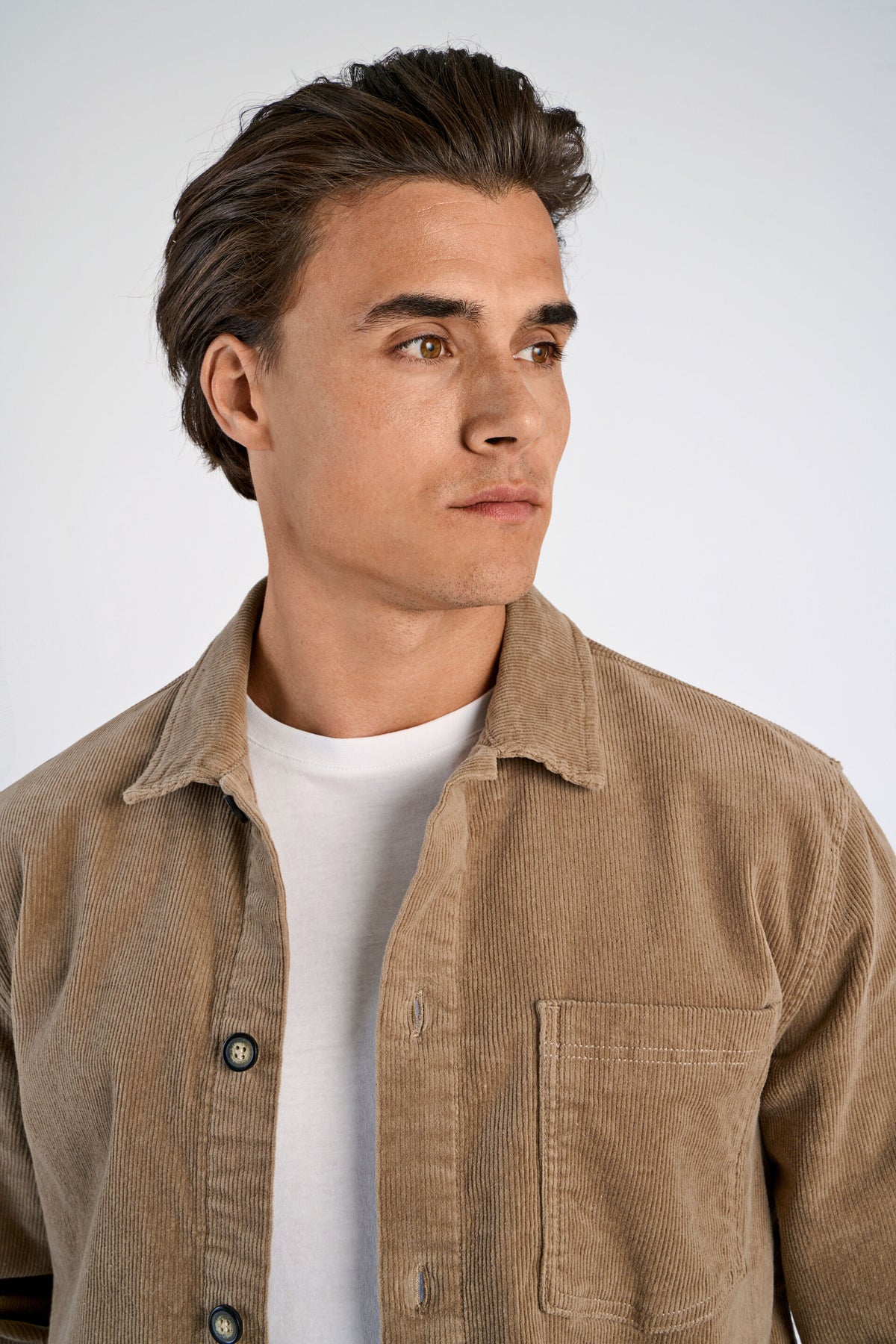 Lindbergh Superflex Corduroy Overshirt LT Sand - nærbilde detalj