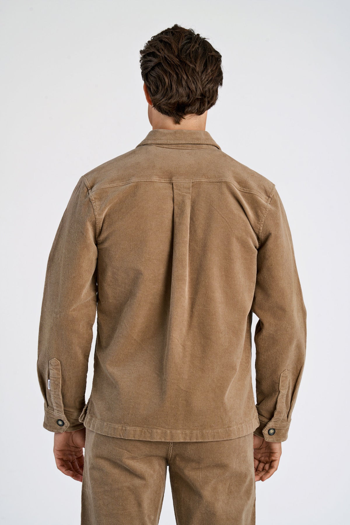 Lindbergh Superflex Corduroy Overshirt LT Sand - modellbilde bakfra