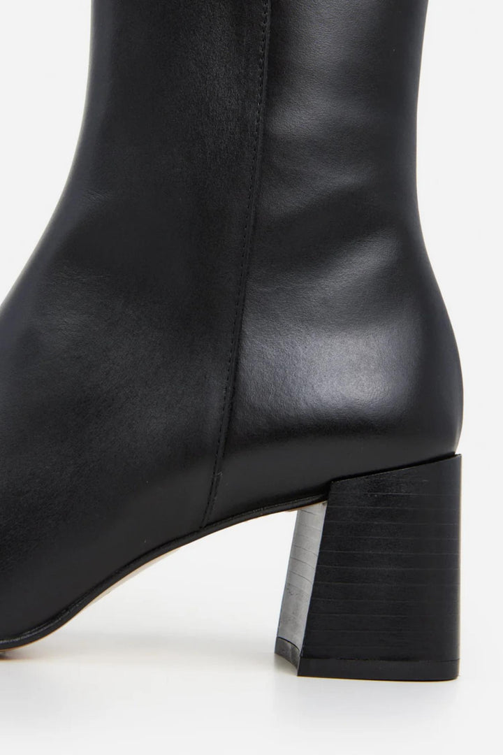 Cay Leather- Black