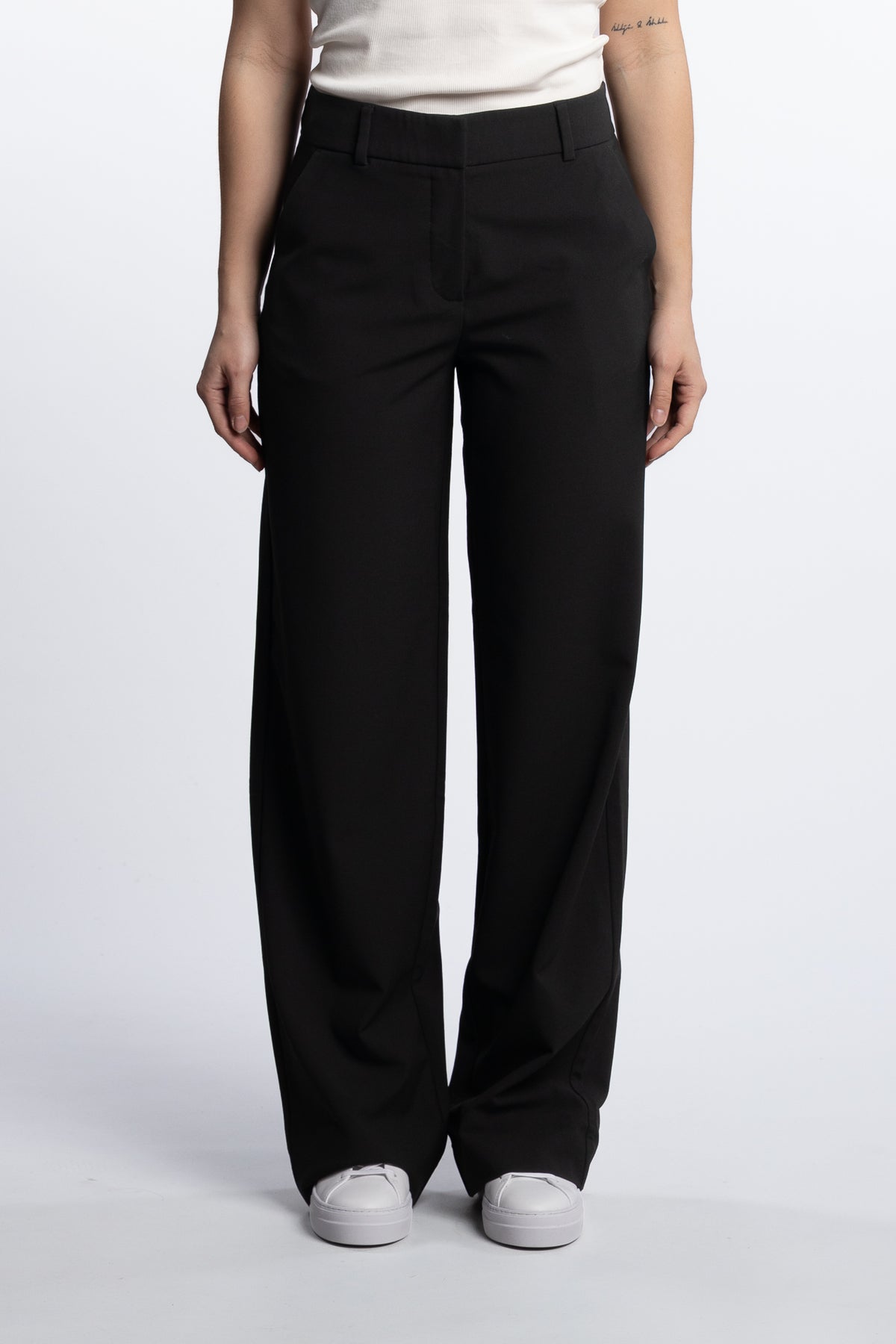 DenaFV Regular - Black