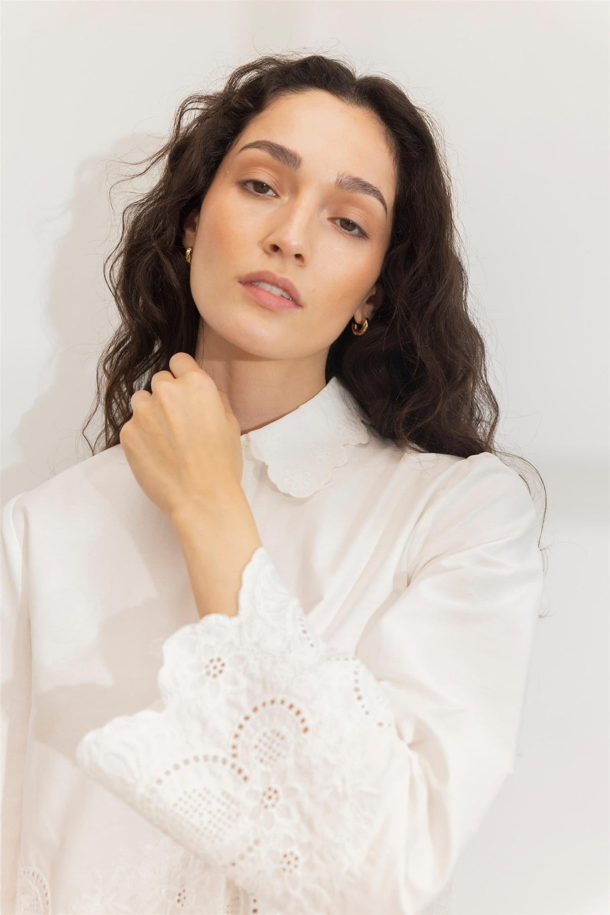 Blake Blouse - White modellbilde