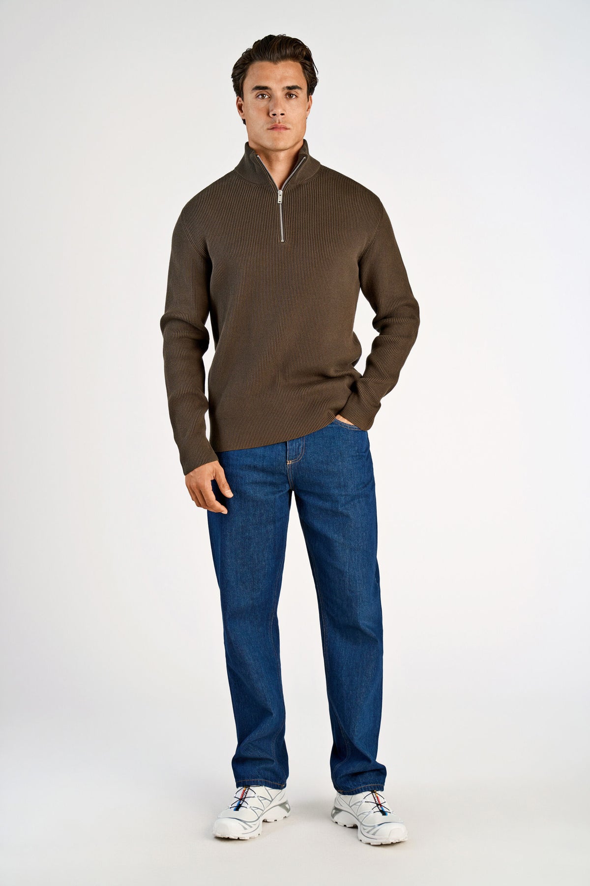 Half Zip Rib Knit Dk Brown - modellbilde forfra