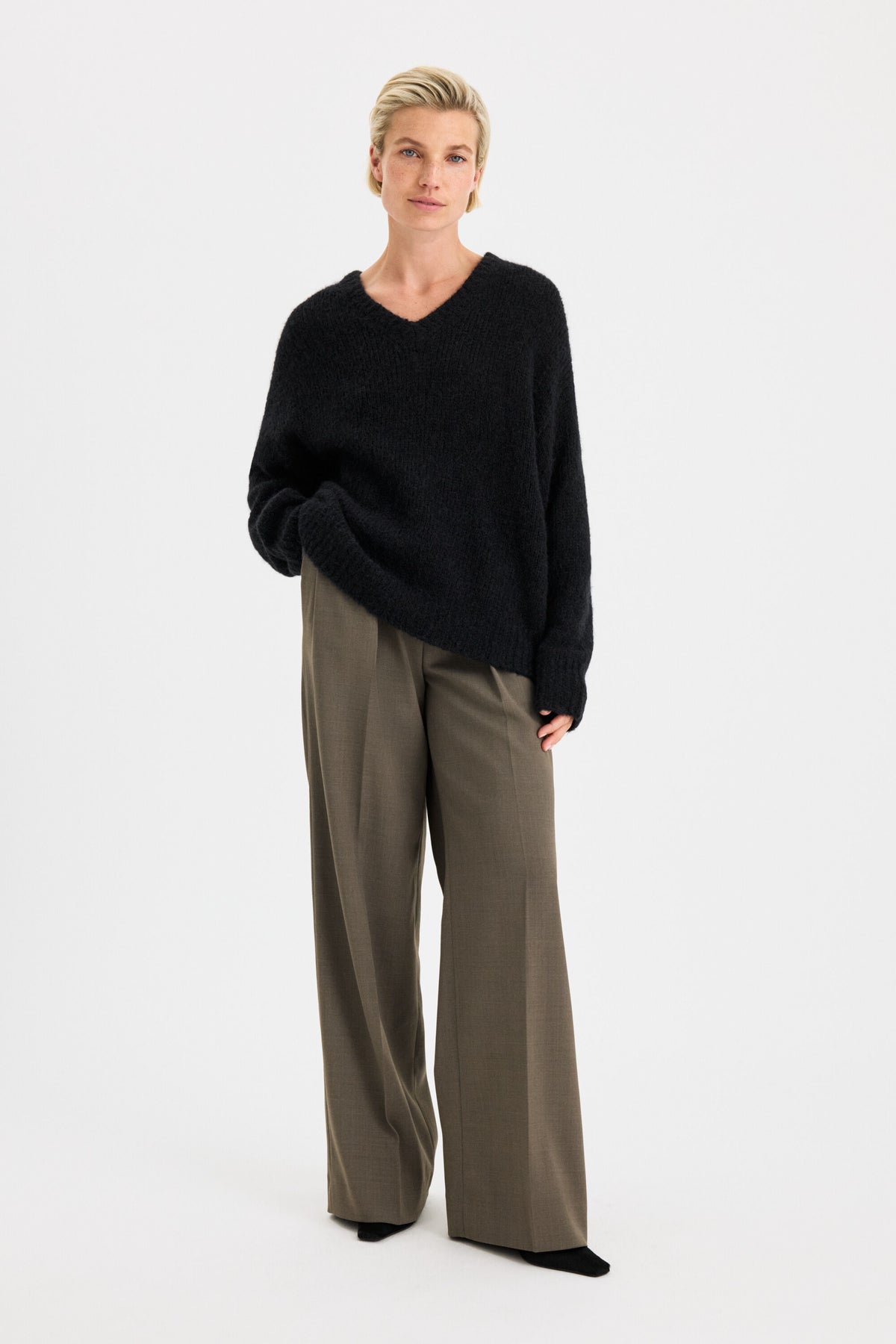 Hairy Alpaca V-neck Sweater Black