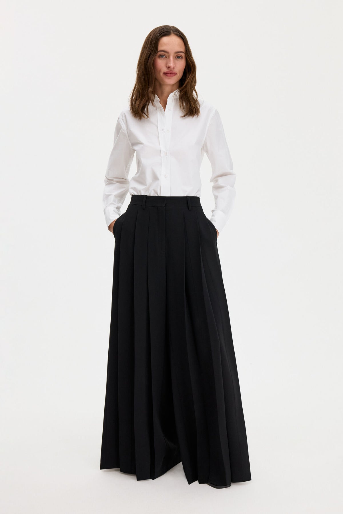 Fully Pleated Trousers Black - modellbilde
