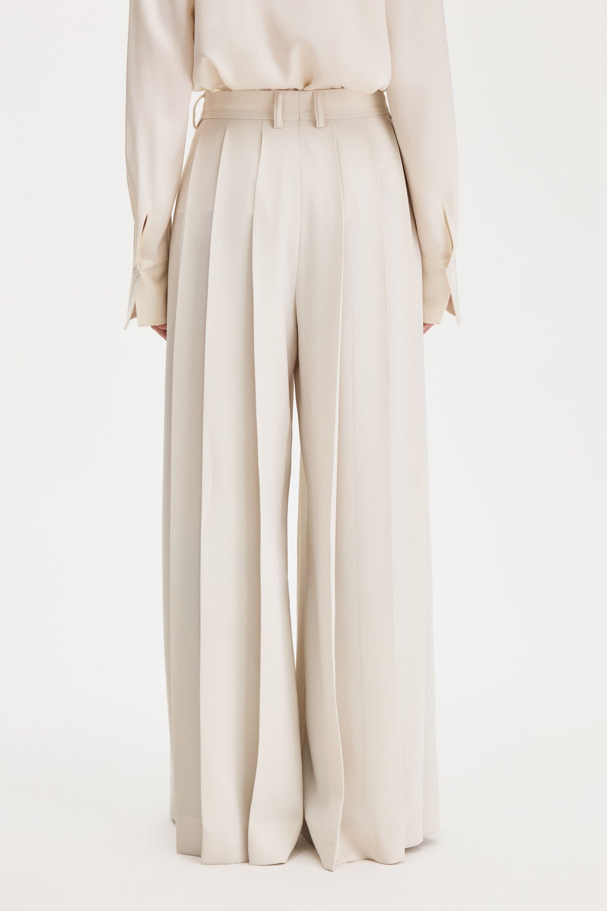 Fully Pleated Trousers Ivory - modellbilde