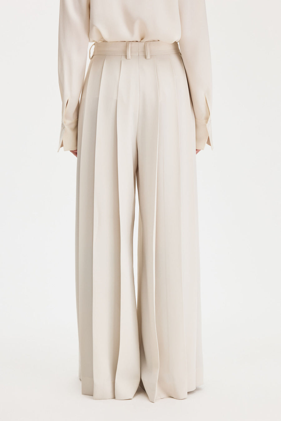 Fully Pleated Trousers Ivory - modellbilde