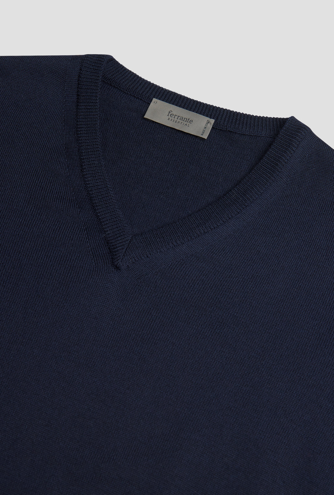 V-Neck Merino Wool Sweater Navy – bakvisning