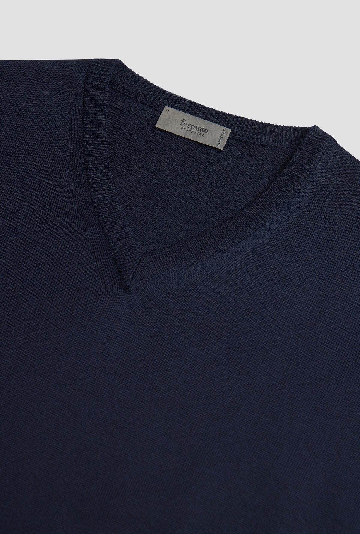 V-Neck Merino Wool Sweater Navy – bakvisning