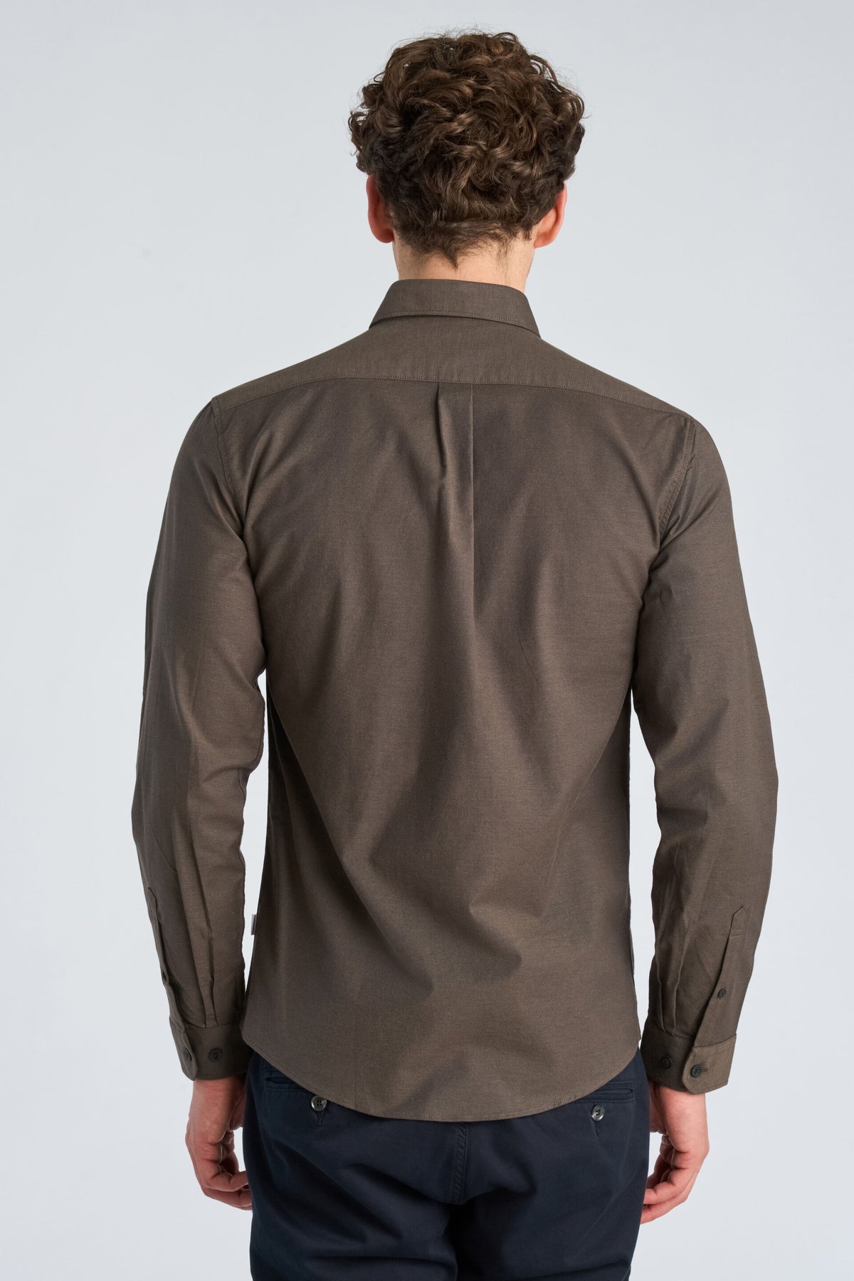Oxford Superflex Shirt L/S Dk Brown Mix - modellbilde bakfra