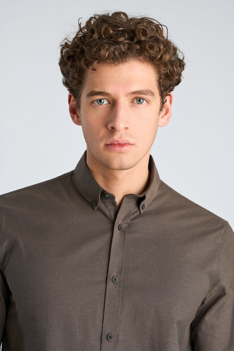 Oxford Superflex Shirt L/S Dk Brown Mix - detaljbilde modell