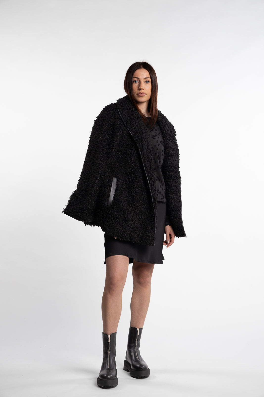 Muffe Coat- Black