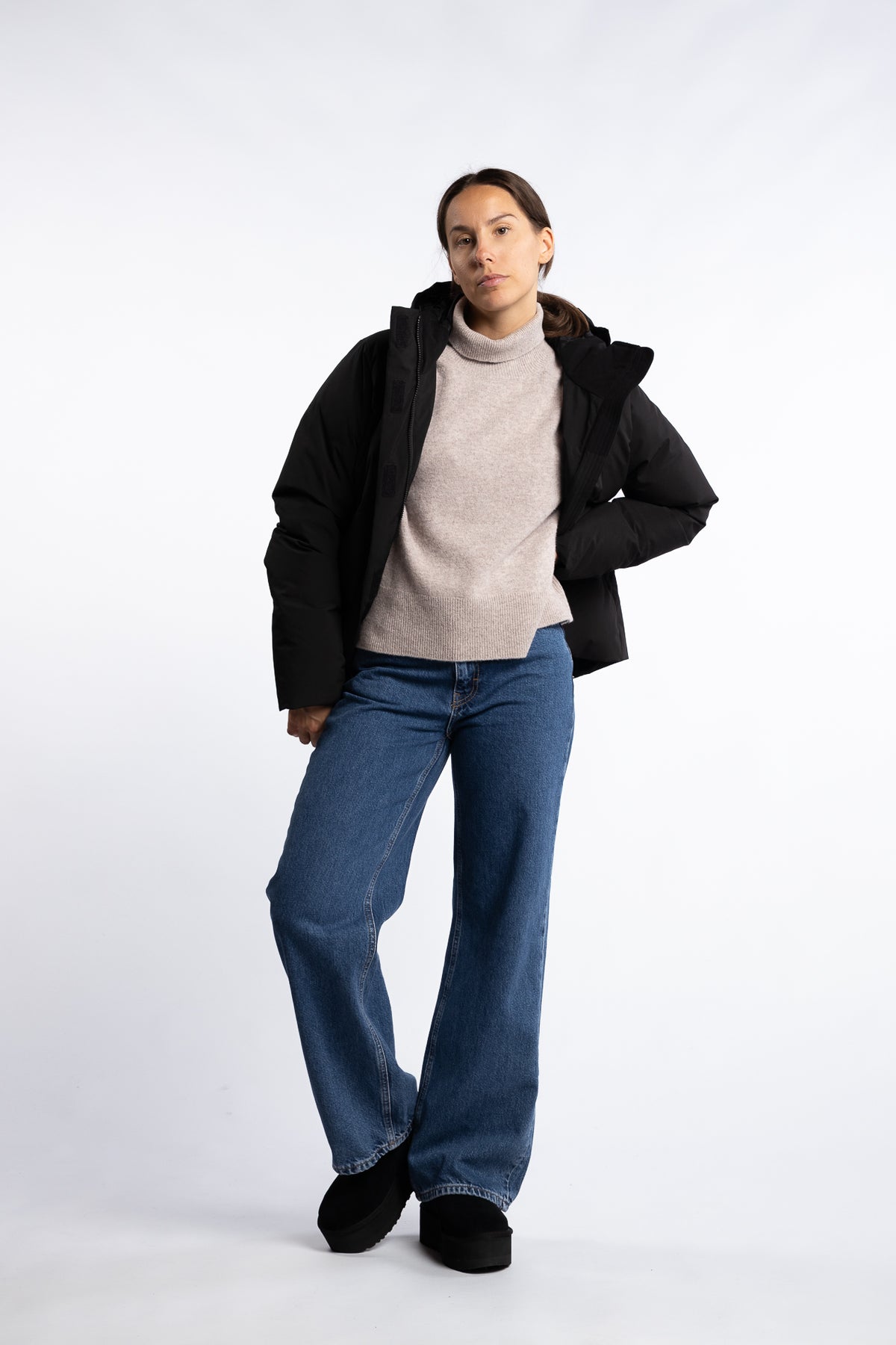 Besseggen Light Short Jkt - Black