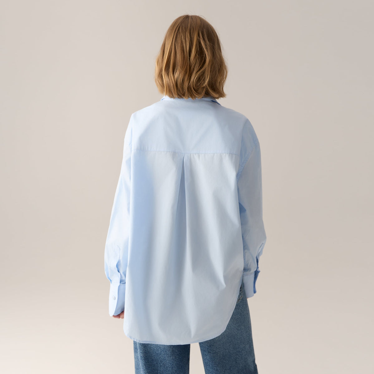 Caryn - Light Blue, Lois skjorte, modellbilde 4