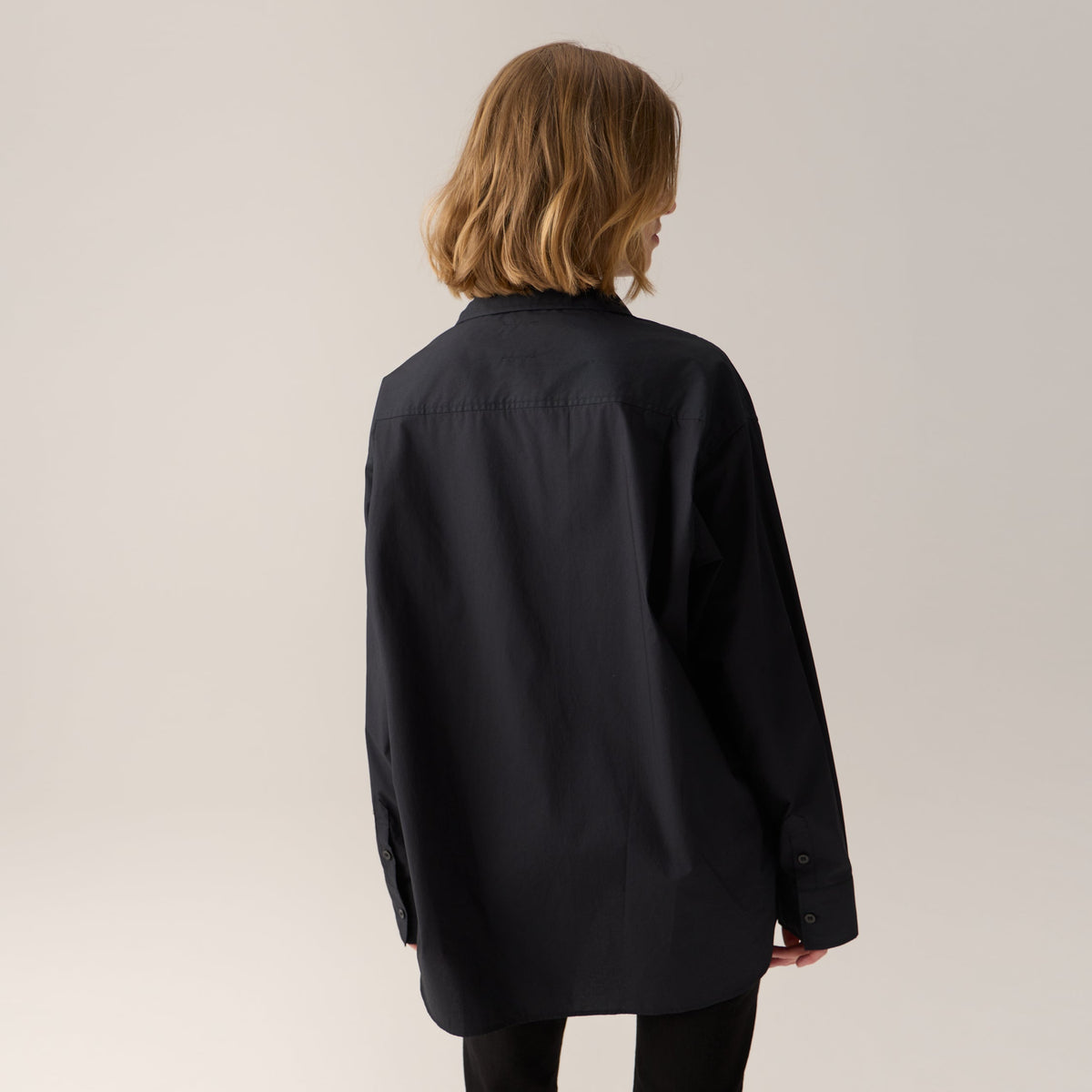 Caryn - Black, Lois skjorte, modellbilde 2