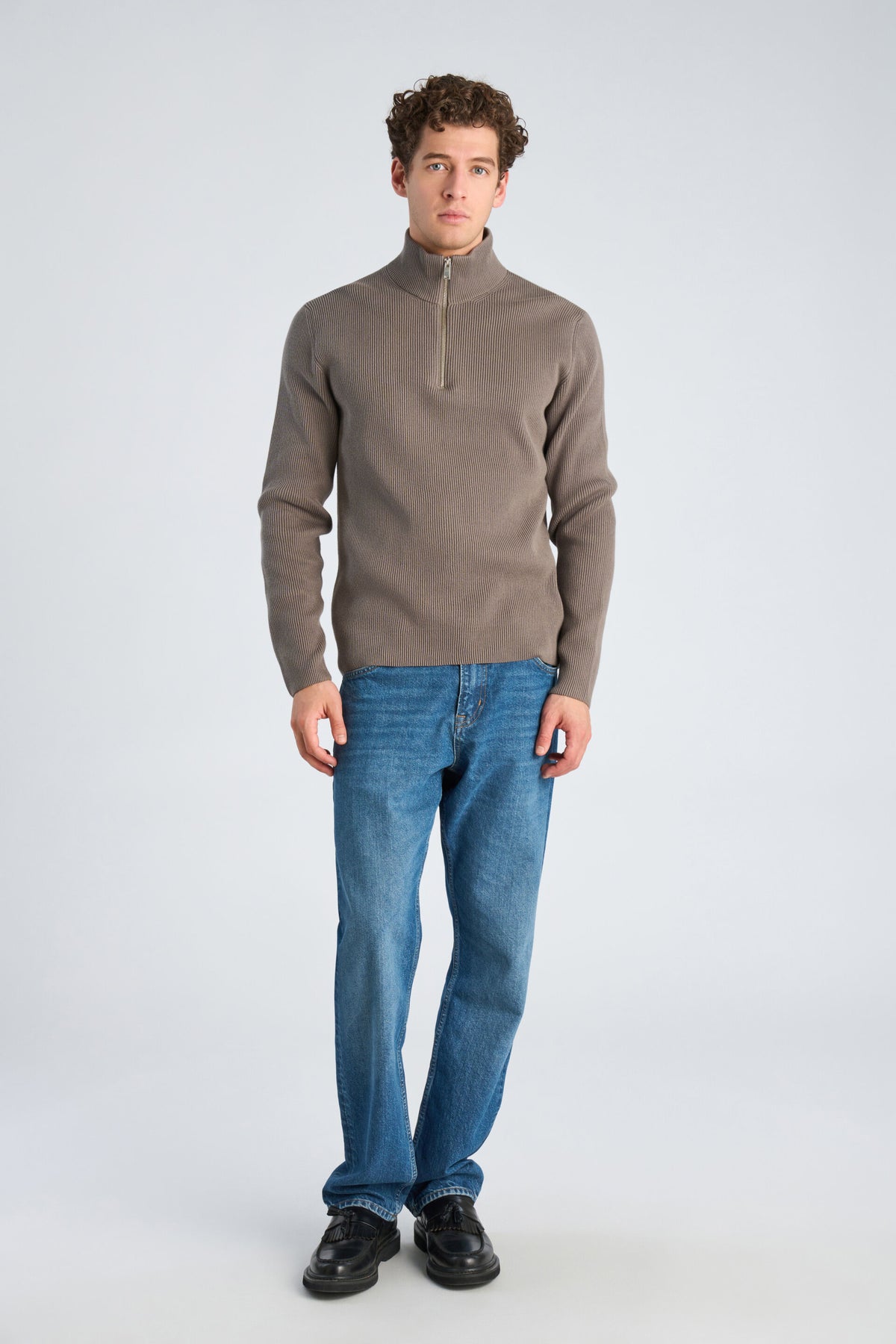 Half Zip Rib Knit Grey Stone - modellbilde forfra