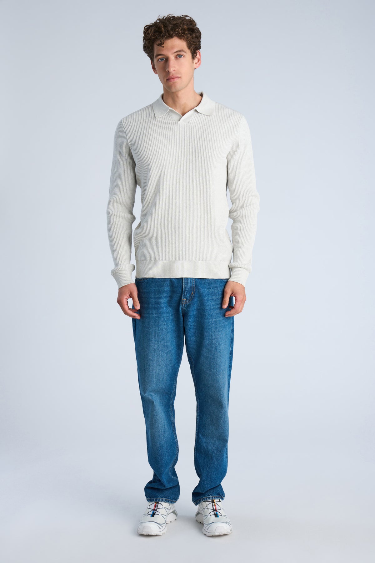 V-Neck Off White - Model full body