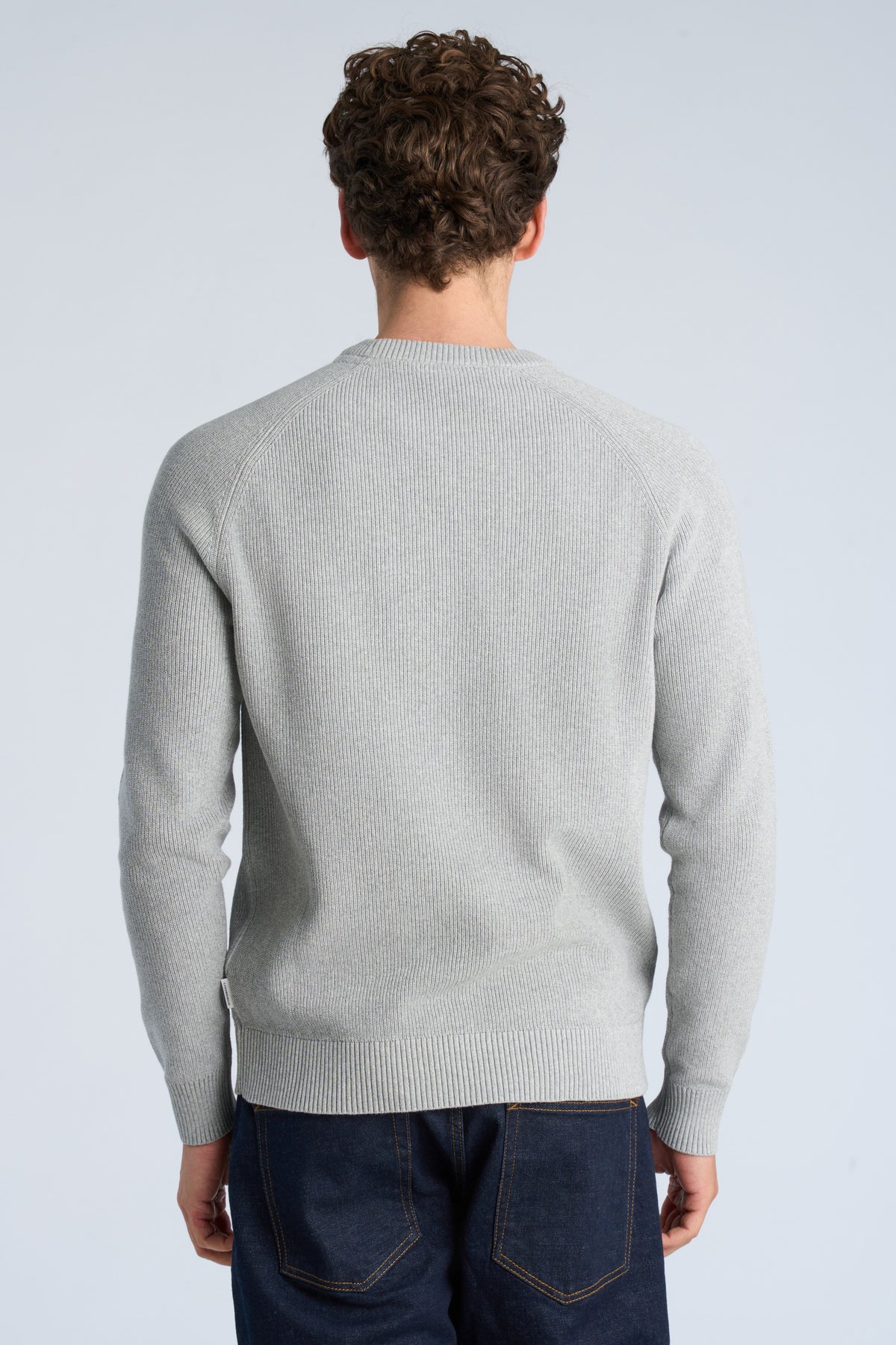 O-Neck Grey Mel - Model upper back