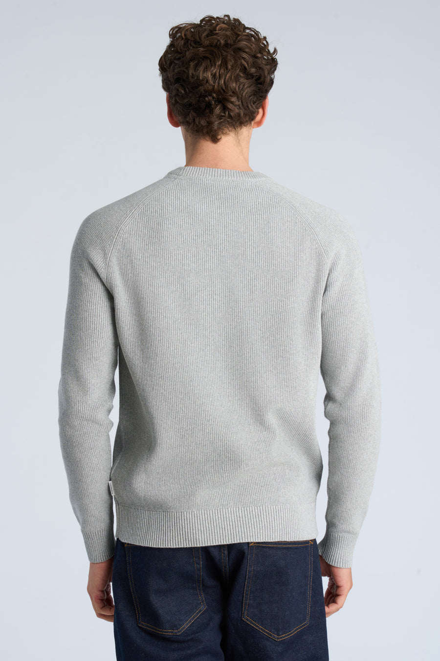 O-Neck Grey Mel - Model upper back