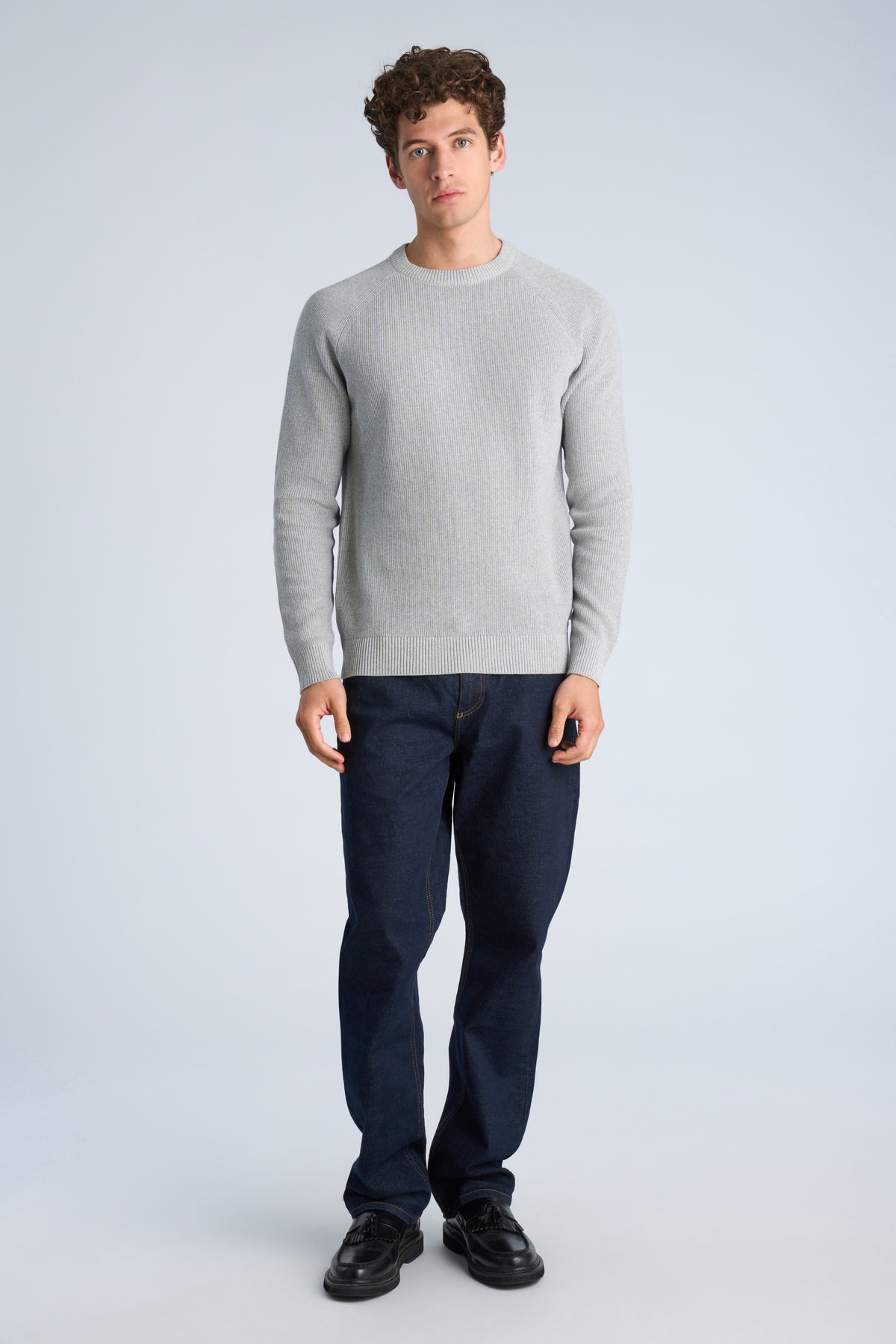 O-Neck Grey Mel - Model full body