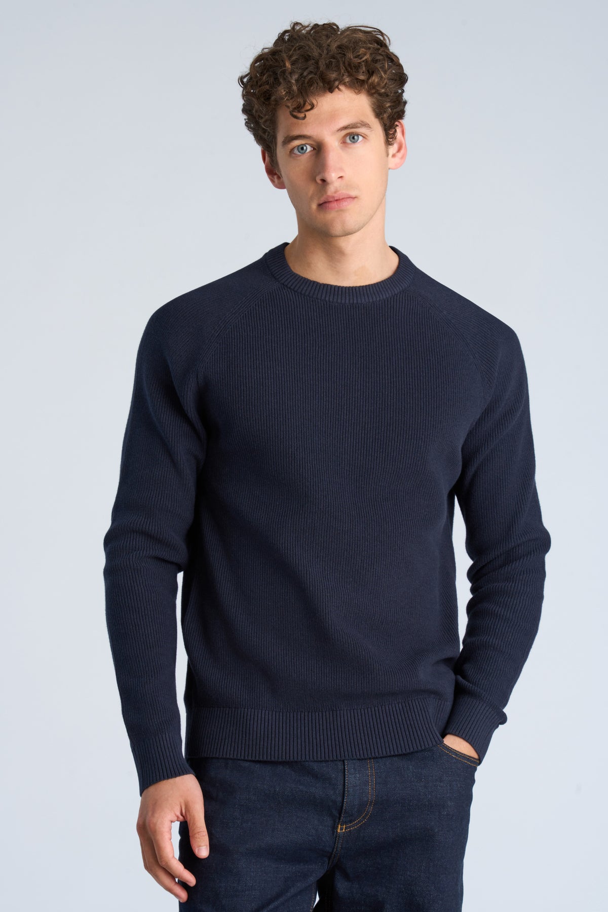 O-Neck Navy - Model upper front