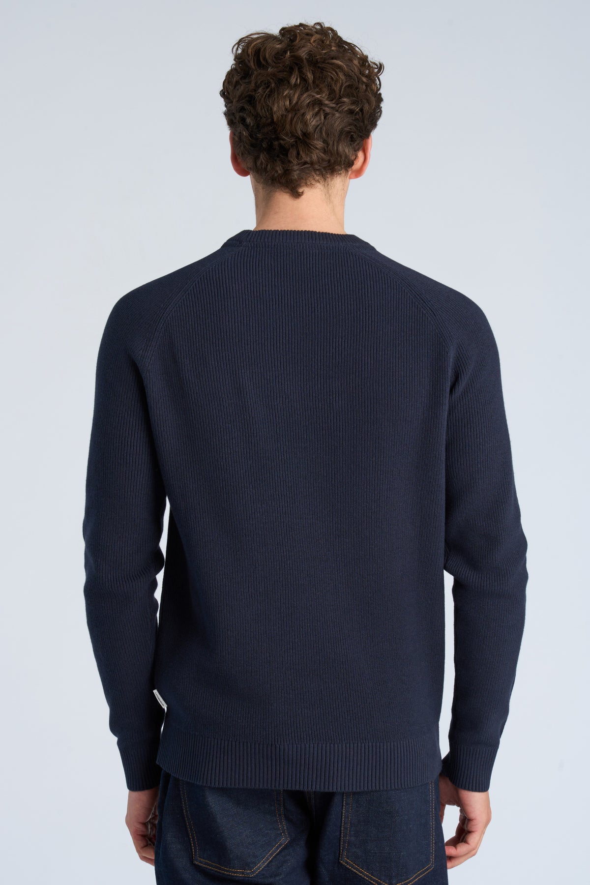 O-Neck Navy - Model upper back