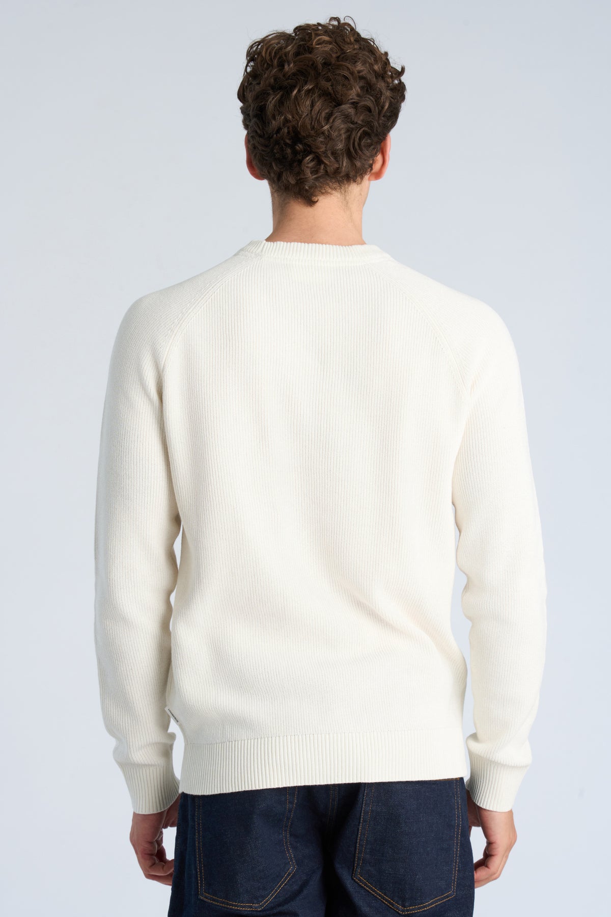 O-Neck Off White - Model upper back