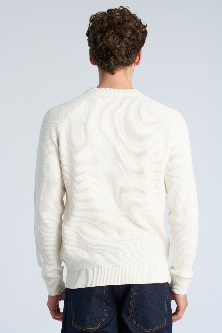 O-Neck Off White - Model upper back