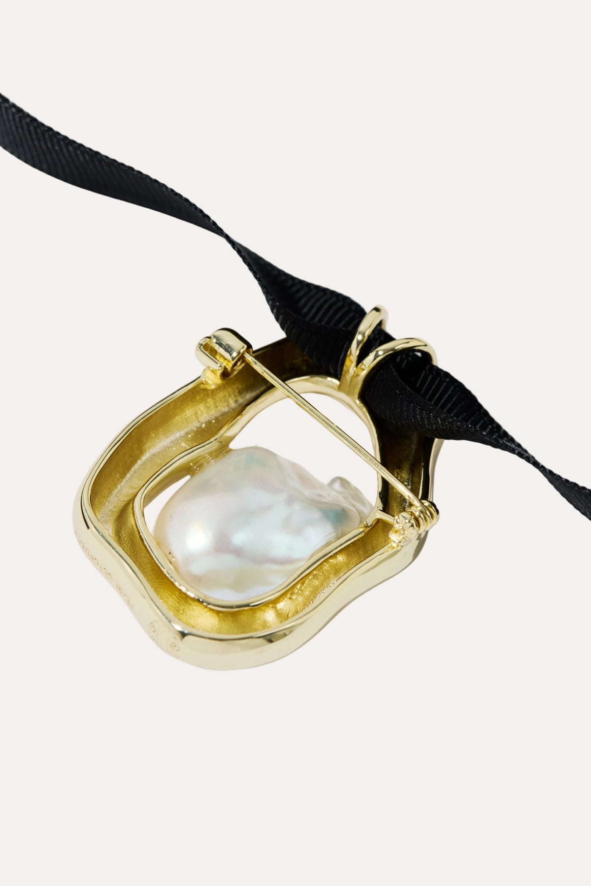 Rina Brooch Gold