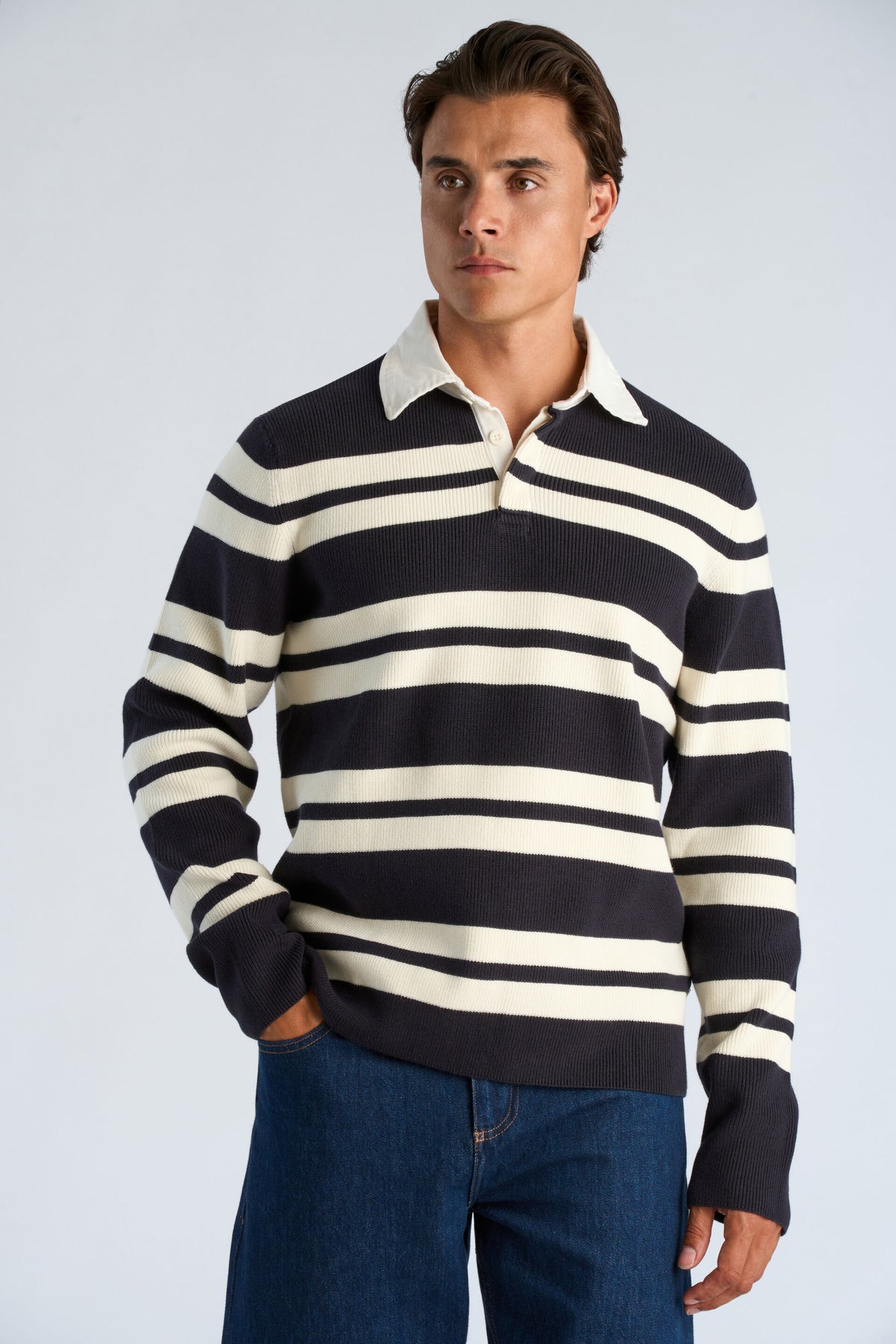 Knit Striped L/S Rugby Shirt Navy - modellbilde nærbilde forfra