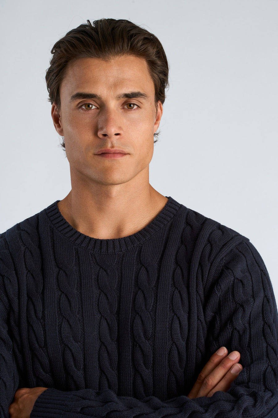 Cabel Knit Sweater Navy - nærbilde detalj