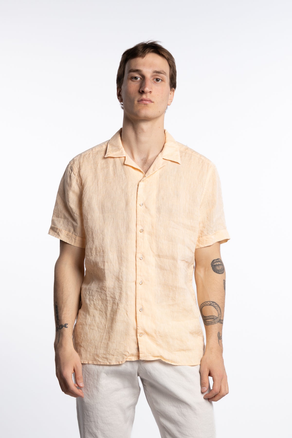 Fitted Body Linen Shortsleeve Shirt