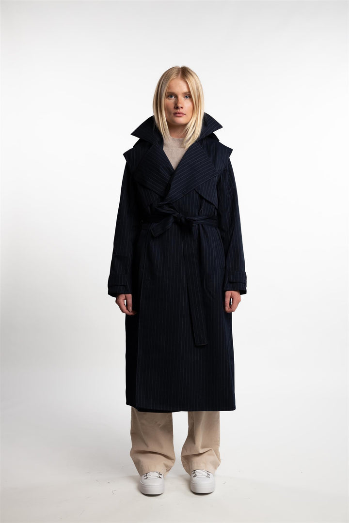 Regndråpe Trench Coat- Navy Pinstripe