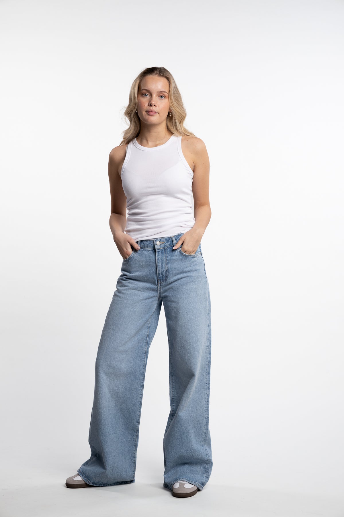 Alexo tank 7542- White