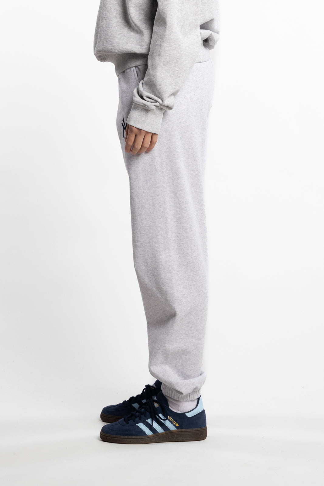 Yankees Serif Sweatpant - Heather Gray