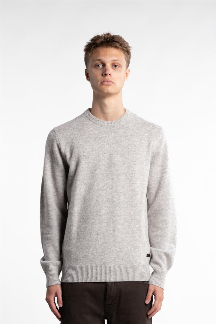 Essential Patch Crew Grey